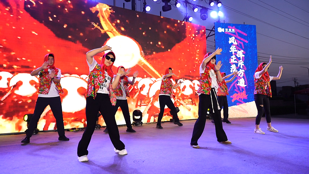 风华正茂·挥斥方遒 | 宏鑫源控股集团夏日烧烤晚会燃情绽放！(图3)