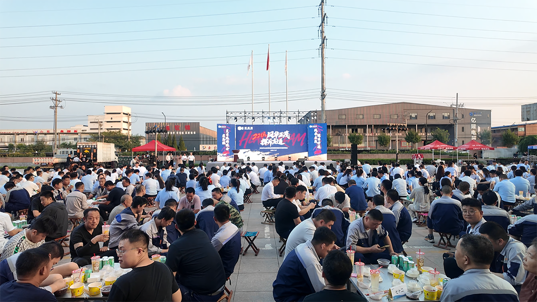 风华正茂·挥斥方遒 | 宏鑫源控股集团夏日烧烤晚会燃情绽放！(图1)
