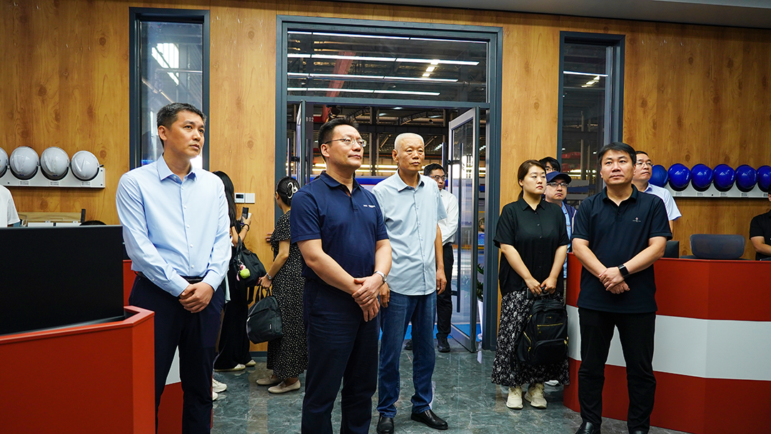国家信息中心信息化和产业发展部主任单志广一行赴宏鑫源调研数字化转型情况(图1)